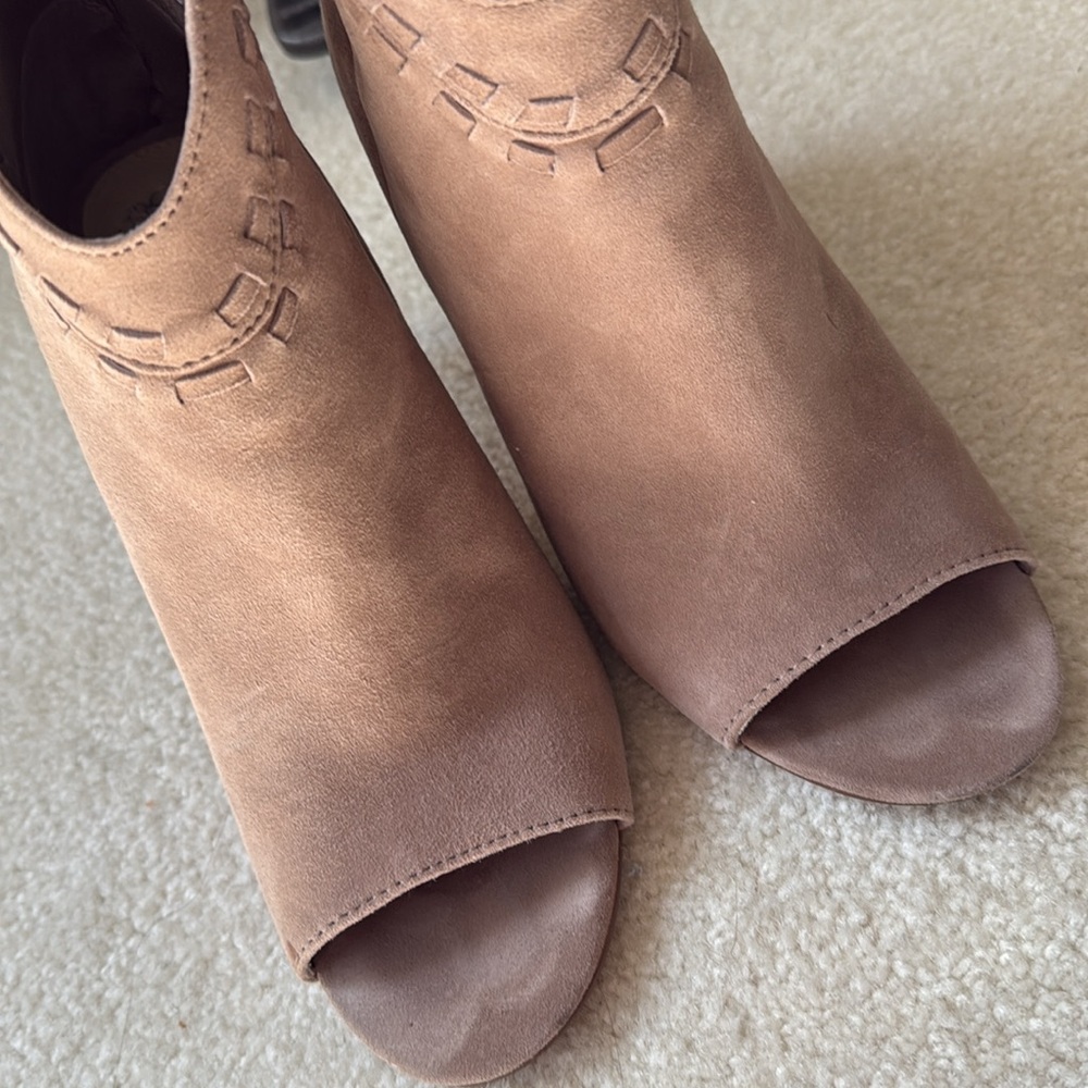 Vince Camuto Tan Women's Heeled Booties - Picture 6 of 10